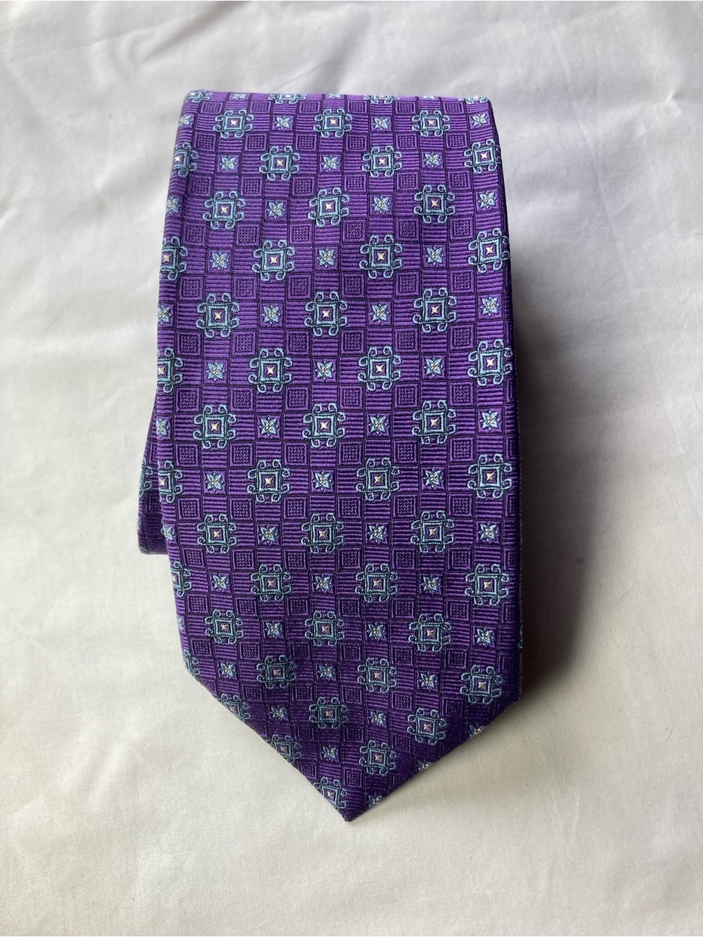 Brooks Brothers 346 Geometric Pure Silk USA Mens Necktie Purple Blue 3.25 x 57.5
